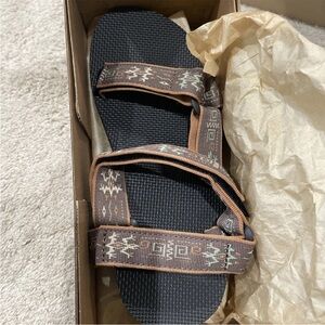 Teva Brown Strapped Sandal - Universal- mens US 8, women’s US 10